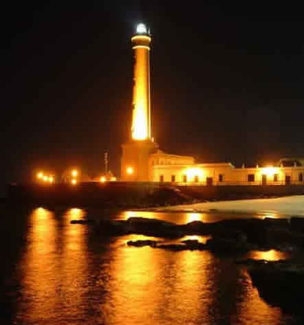 20070622192015-faro-noche.jpg